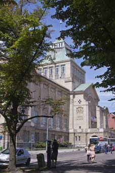 Anerkannte Zahnklinik Zahnarzt im Ausland Polen Stettin bietet preiswerte kostengünstige Zahnersatz Zahnimplantate Zahnkronen Zahnbrücken Zahnprothesen an. Kosten & Preise, 20 Jahre Erfahrungen, marktführende Zahnimplantate & Kronen